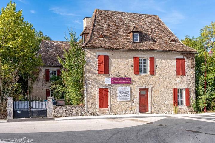 Location de vacances pour 14 personnes, avec Terrasse ainsi que Jardin et Piscine à Sainte-Sabine-Born