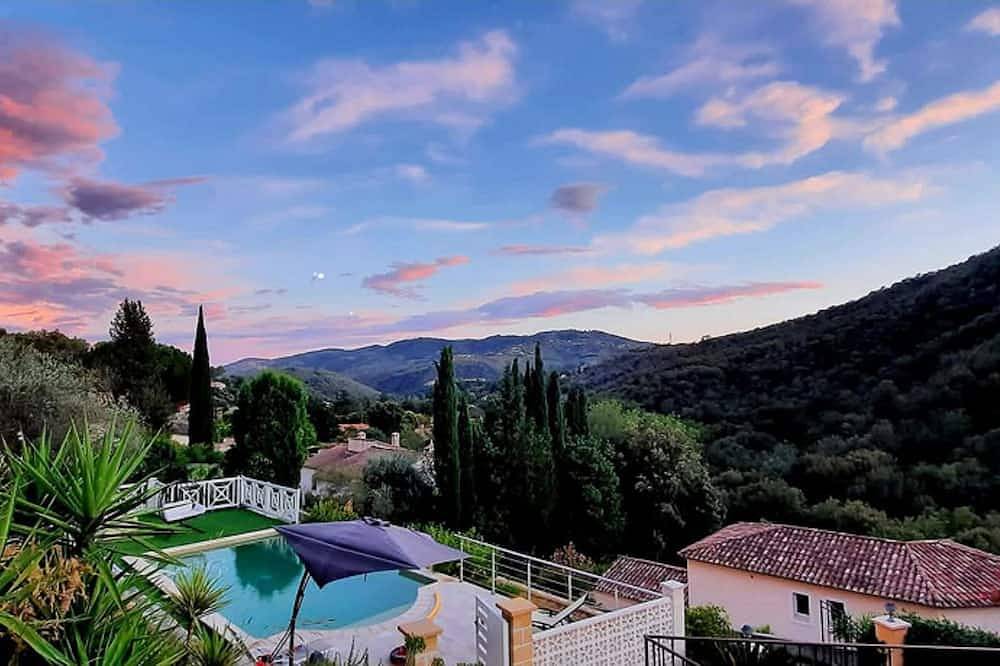 Beautiful villa in absolute calm with panoramic view of the Tanneron! in Auribeau-sur-Siagne, Region de Cannes