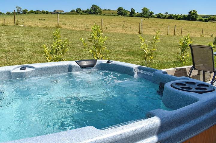 Cottage for 4 people, with Hot tub and Garden in Dorset