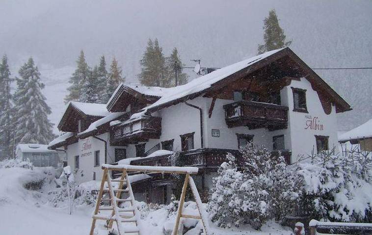 Ferienhaus für 8 Personen, mit Balkon und Garten