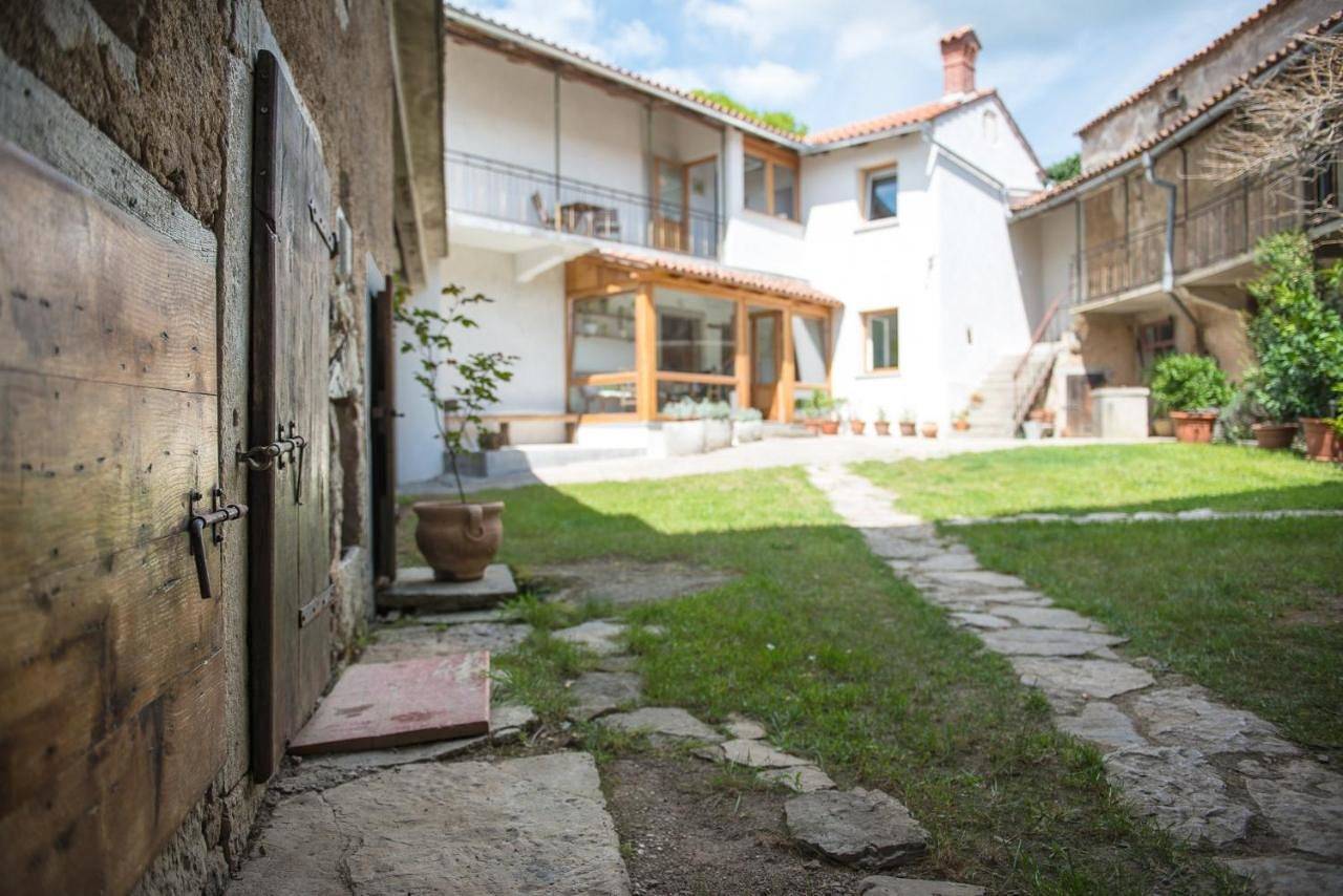 Vila Dane in Zizan, Küste und Karst