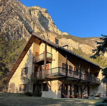 Cottage pour 5 personnes, avec vue ainsi que jardin et terrasse à Les Vigneaux
