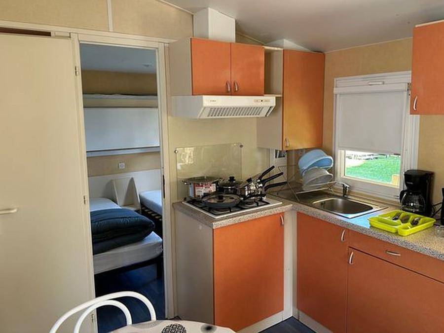 Camping Le Pontillou - Mobilheim 5 personen - Mobilheim Louisiane : 2 Schlafzimmer - Überdachte Terrasse - 4 Betten + 1 Einzelbett - Großer Kühlschrank 4/5 Pers. in Villamblard, Périgord Pourpre
