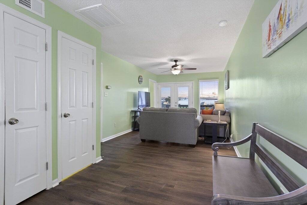 Adorable Townhome with Water Views in Jacksonville (NC), Camp Lejeune