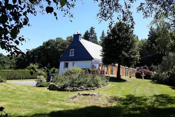 Location de vacances pour 8 personnes, avec jardin à Landévant