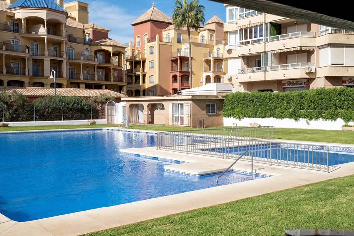 Ferienwohnung für 4 Personen, mit Garten und Kinderpool in Torrox Costa