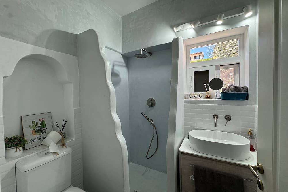 Relax with the whole family at this peaceful place to stay. in Kounoupi, Kranidi