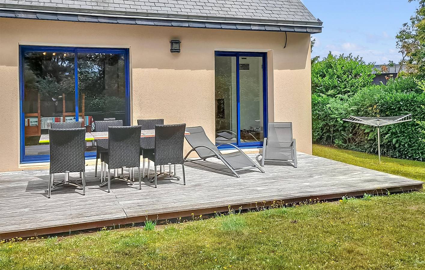 Strandnahe Unterkunft: 110 qm mit Parkplatz, TV, Pool und Garten in Erquy, Côte d’Émeraude