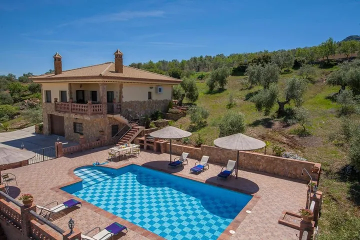 Chalet para 9 personas, con piscina - 1