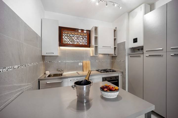 Appartamento intero, Appartamento Casa Grigio Perla con balcone in Corallo Beach, Vallecrosia