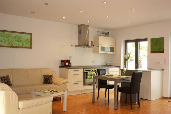 Ferienwohnung für 4 Personen, mit Pool und Balkon in Kaiserstuhl