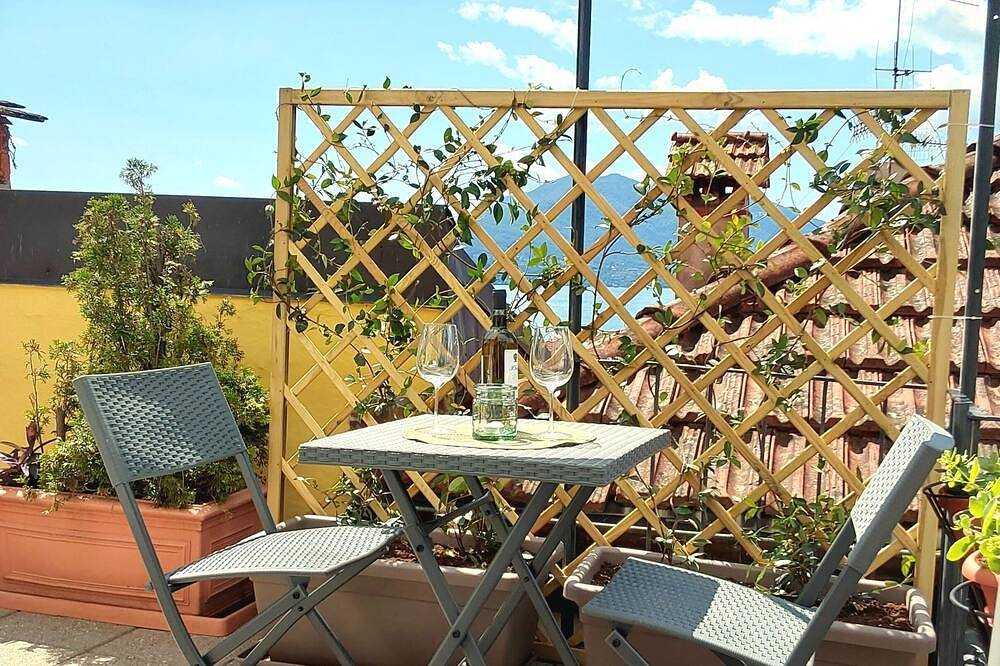Ganze Wohnung, 2-Zimmer-Wohnung mit 3 Balkonen und fantastischer Seesicht in Cannero, Cannero Riviera