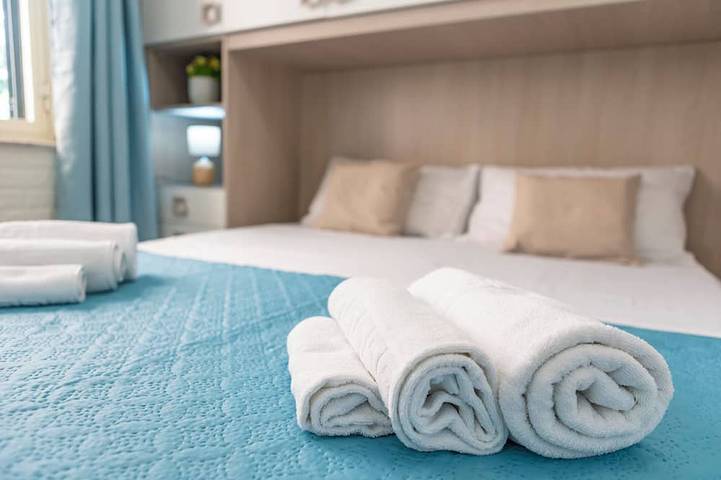 Entire apartment, Cozy Apartment with a Terrace, 2 Minutes from the Beach (Miranaxos) in Giardini-Naxos, Messina Province