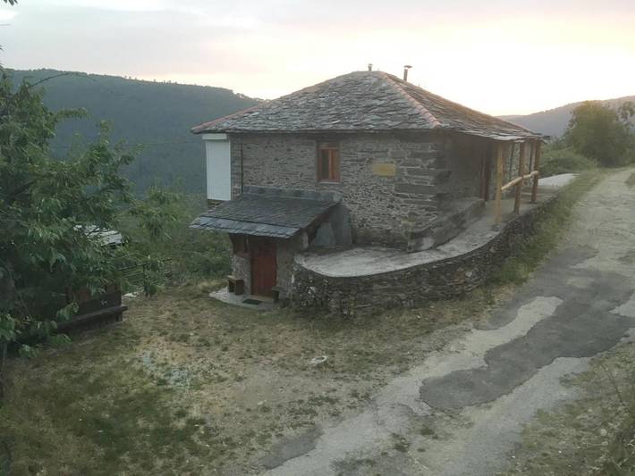 Casa rural para 10 personas, con jardín y vistas, Se admiten mascotas en Tierra de Caldelas - 2
