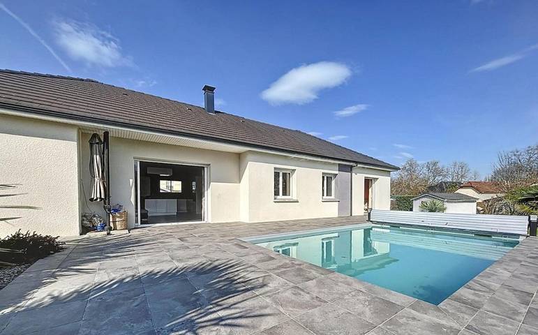 Location de vacances pour 6 personnes, avec piscine ainsi que vue et terrasse à Sauvagnon