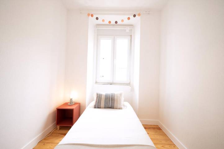 Ganze Wohnung, Ferienwohnung für 4 Personen mit Balkon in Santa Engrácia, São Vicente (Lissabon)