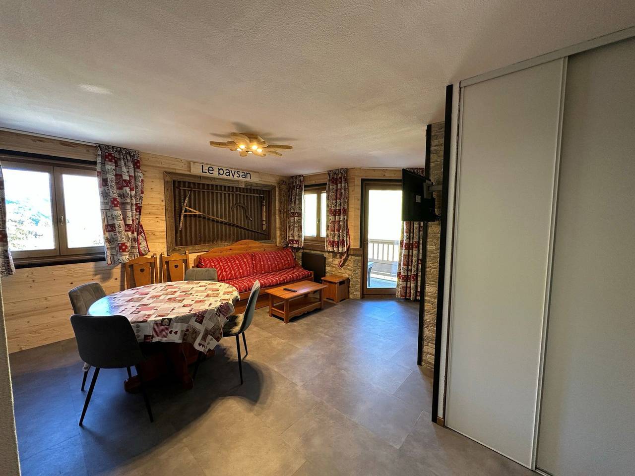 Ganze Wohnung, Geräumige Wohnung für 6 Pers. am Fuße der Pisten mit Balkon, Wlan, Parkplatz in Lanslebourg-Mont-Cenis, Region Saint-Jean-de-Maurienne