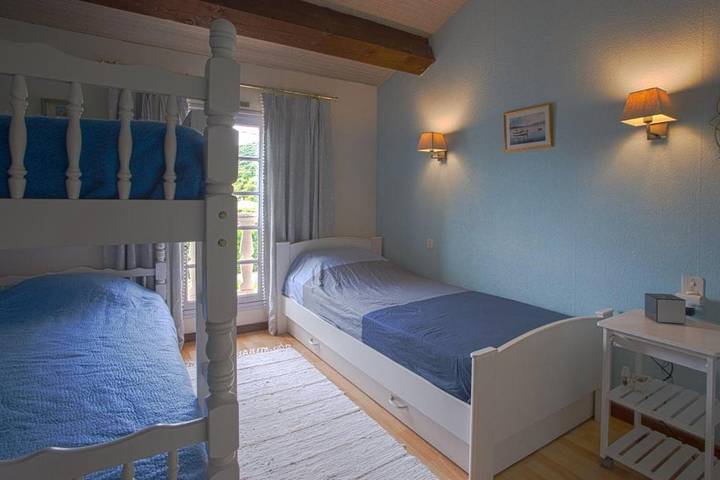 Location de vacances pour 9 personnes, avec piscine ainsi que vue et jardin à La Tour-sur-Orb - 2