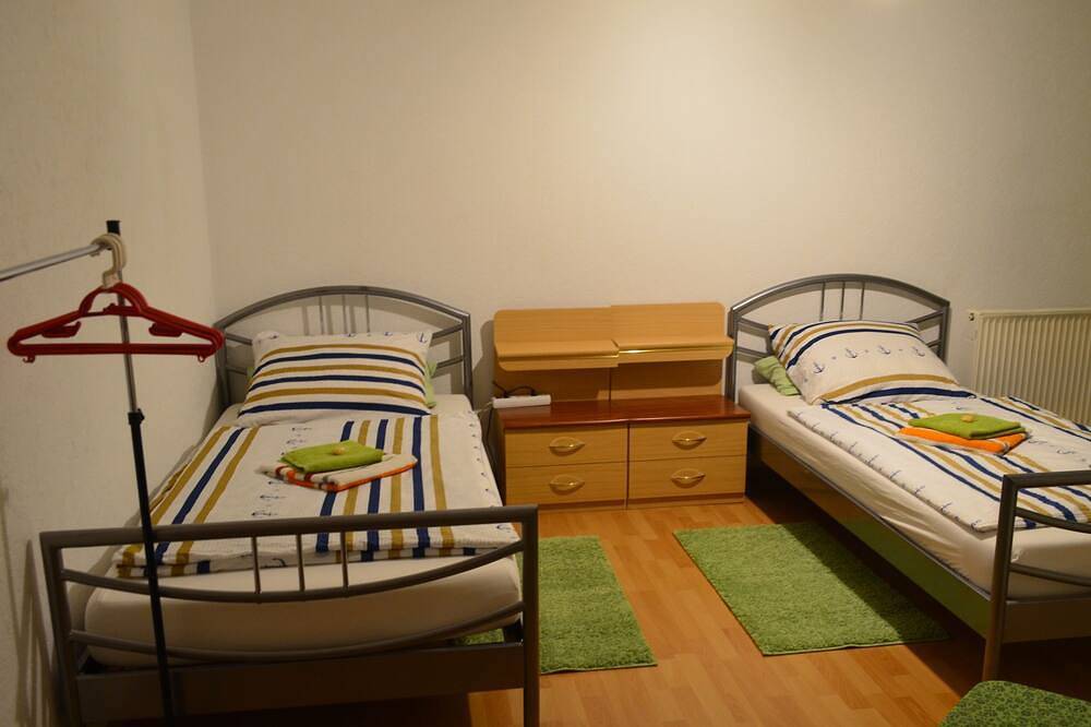 Ganze Wohnung, Ferienwohnung bei Giesen( kein Haus) in Giesen, Landkreis Hildesheim
