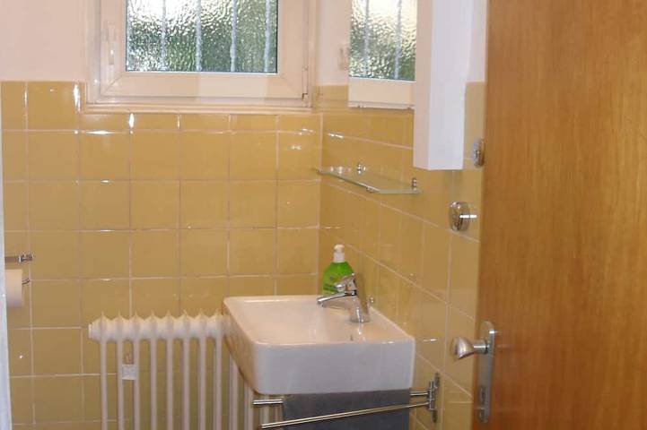 Ganze Wohnung, Ruhige Nichtraucher-Ferienwohnung mit schönem Garten in Freiburg-Gundelfingen in Gundelfingen, Südschwarzwald