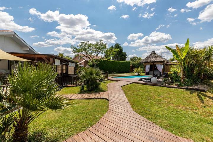 Chambre d’hôte pour 6 personnes, avec piscine ainsi que jardin et jacuzzi, adapté aux familles dans les Landes - 2