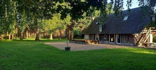 Location de vacances pour 15 personnes, avec piscine et terrasse, animaux acceptés à Saint-Étienne-l'Allier