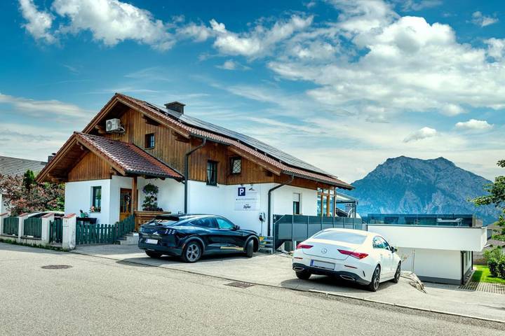 Ferienwohnung für 3 Personen, mit Terrasse und Garten sowie Seeblick und Ausblick in Altmünster