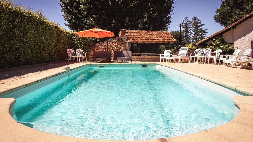 Maison de vacances pour 4 personnes, avec terrasse ainsi que piscine et jardin