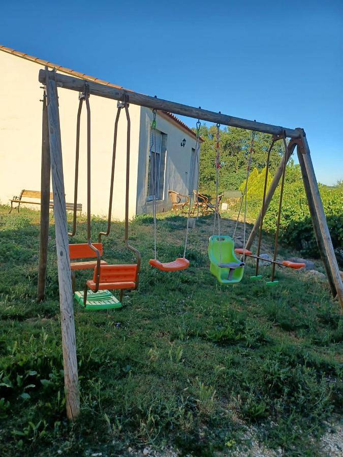 Location de vacances pour 5 personnes, avec vue ainsi que piscine et jardin à Pougnadoresse - 3