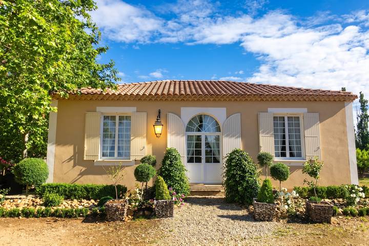 Ferienhaus für 8 Personen, mit Terrasse in Arles
