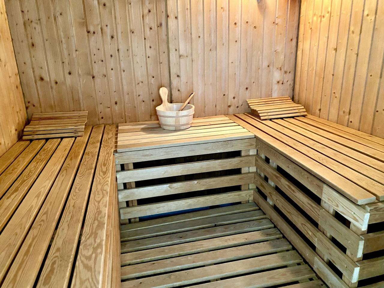 17P 7B Large farmhouse with indoor Pool & Sauna in Lemmer, Ijsselmeer
