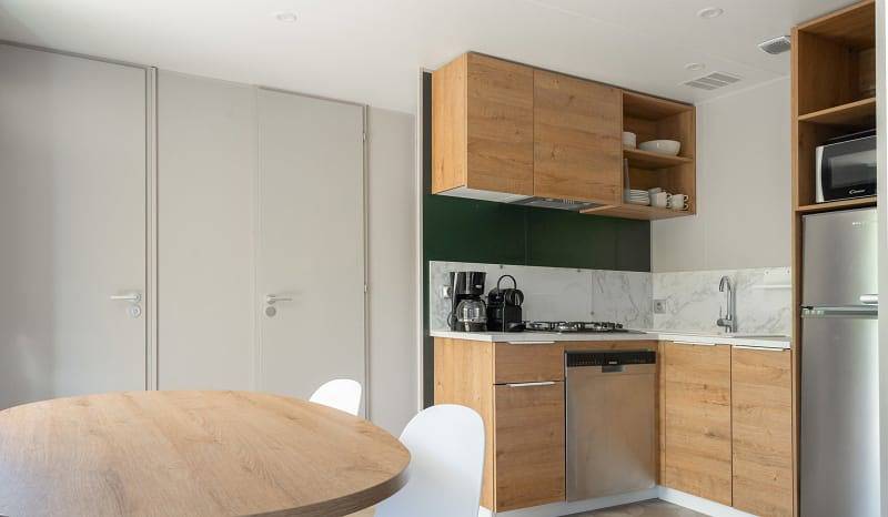 Caravane pour 4 personnes, avec terrasse ainsi que sauna et balcon/terrasse à Nant - 2