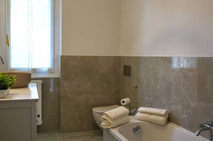 Spacious home with garden; 3 rooms near Alfa Romeo in Arese, Provincia di Milano