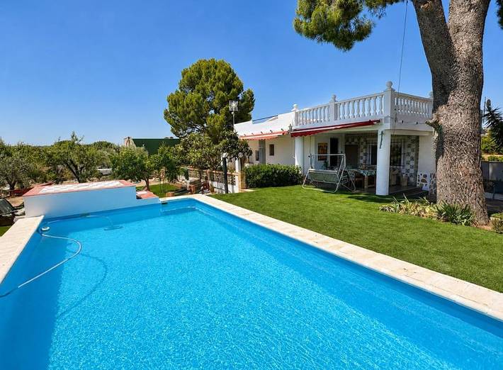 Location de vacances pour 8 personnes, avec Balcon et Terrasse ainsi que Jardin et Piscine à Cheste