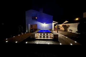 Location de vacances pour 8 personnes, avec jardin et jacuzzi dans Plage de la Grière