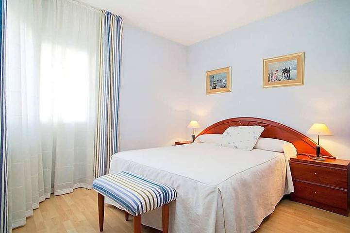 Ferienwohnung für 5 Personen, mit Pool und Garten in Calella - 2