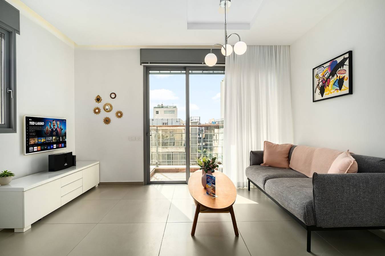 Entire apartment, Mamad Beach & City Center with Balcony by Feelhome in Tel Aviv, Tel Aviv District