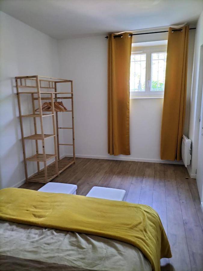 Gîte pour 2 personnes, avec terrasse et jardin à Puygouzon - 4