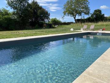 Chambre d’hôte pour 4 personnes, avec piscine ainsi que jacuzzi et jardin dans Apchat