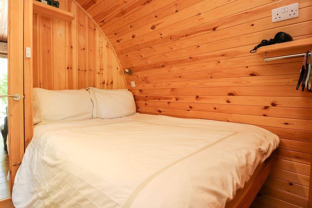 Homewood Pod, pet friendly, with hot tub in Garstang in Lancashire