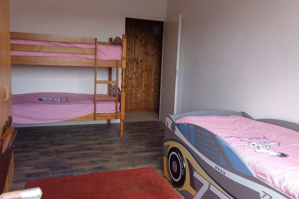 Maison indépendante  terrain clos avec aire de jeux aménagée + salle de jeux* in Thénezay, Deux-Sèvres