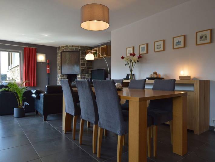 Ganze Wohnung, Luxury holiday apartment with a sauna, fireplace and views over a lake in In der Bivelt, Weismes