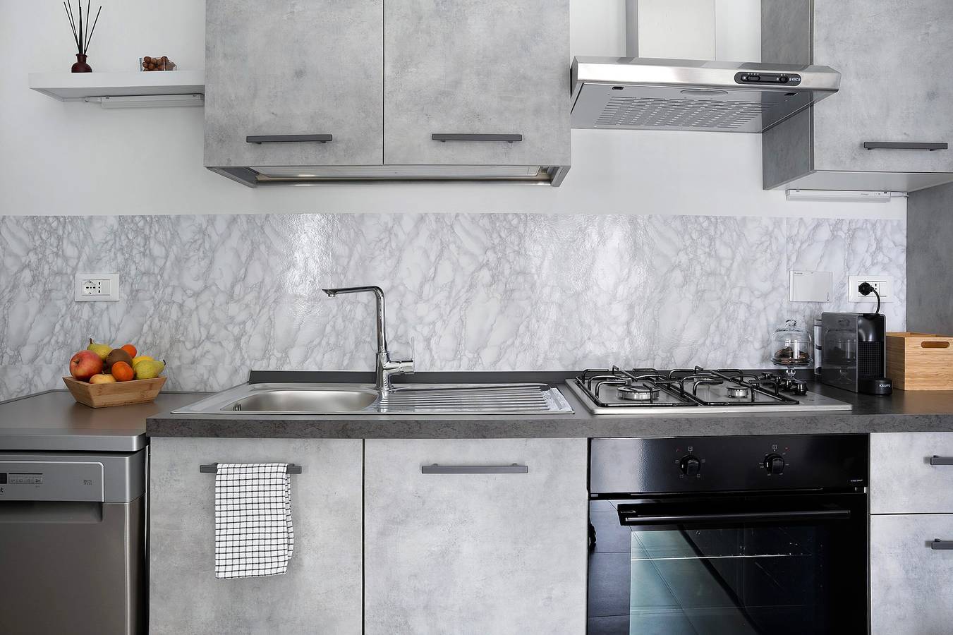 Appartamento intero, Appartamento vacanze "Casa Vacanze La Porta in Piazza" con terrazza in Guarene, Langhe