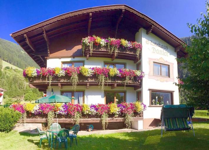 Ferienhaus für 10 Personen, mit Terrasse und Garten