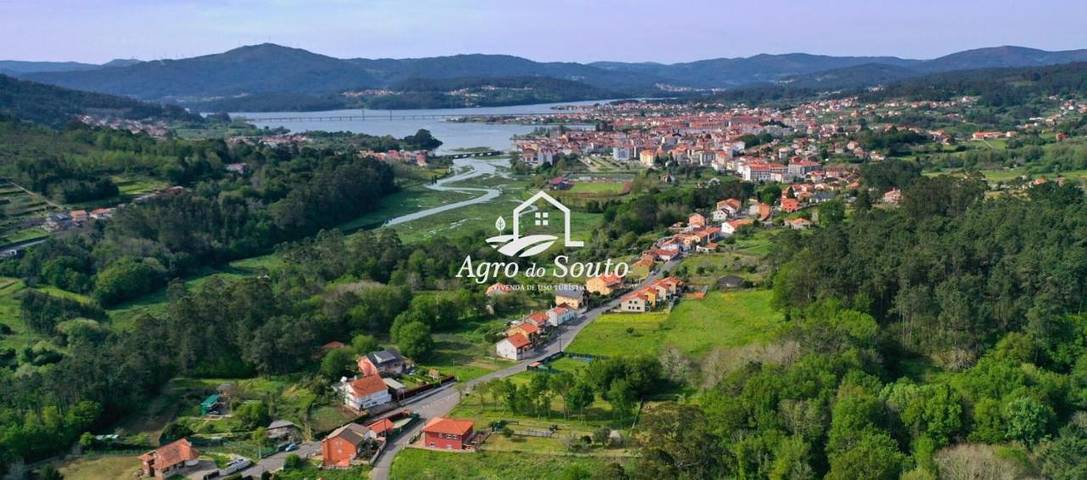 Chalet para 14 personas, con Balcón y Jacuzzi además de Terraza y Jardín en Comarca de Noia