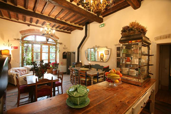 Vacation rental for 20 people, with Balcony and Terrace as well as Yard and View in Sodo