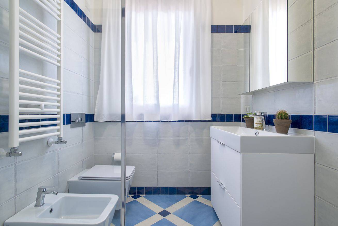 Appartamento intero, Blue Penthouse. Attico vista mare con parcheggio privato. in Olbia, Gallura