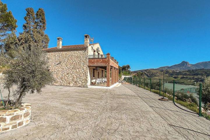 Stunning home in Algodonales in Algodonales, White Villages