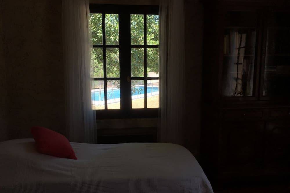 Villa Provence/Luberon. Piscine. Jardin 6.500 m2. Idéale pour familles (8 pers.) in Jouques, Région d'Aix-en-Provence