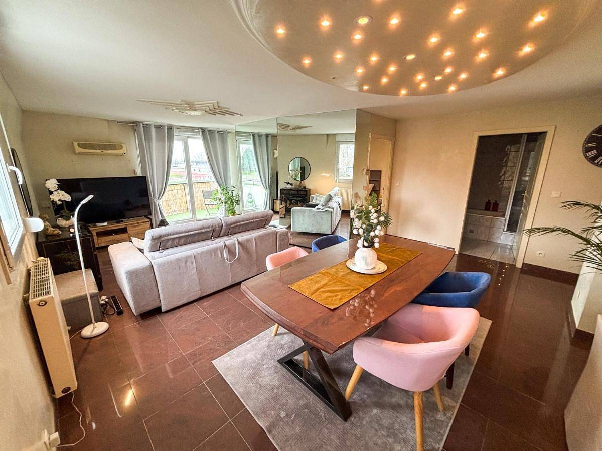 Appartement entier, One-Bedroom Apartment in Lingolsheim, Région de Strasbourg